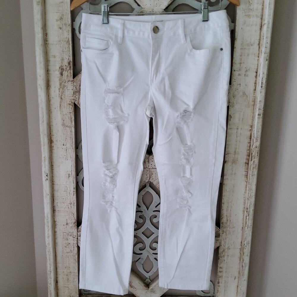 a.n.a Women's Destructed Cropped Denim Jeans in White